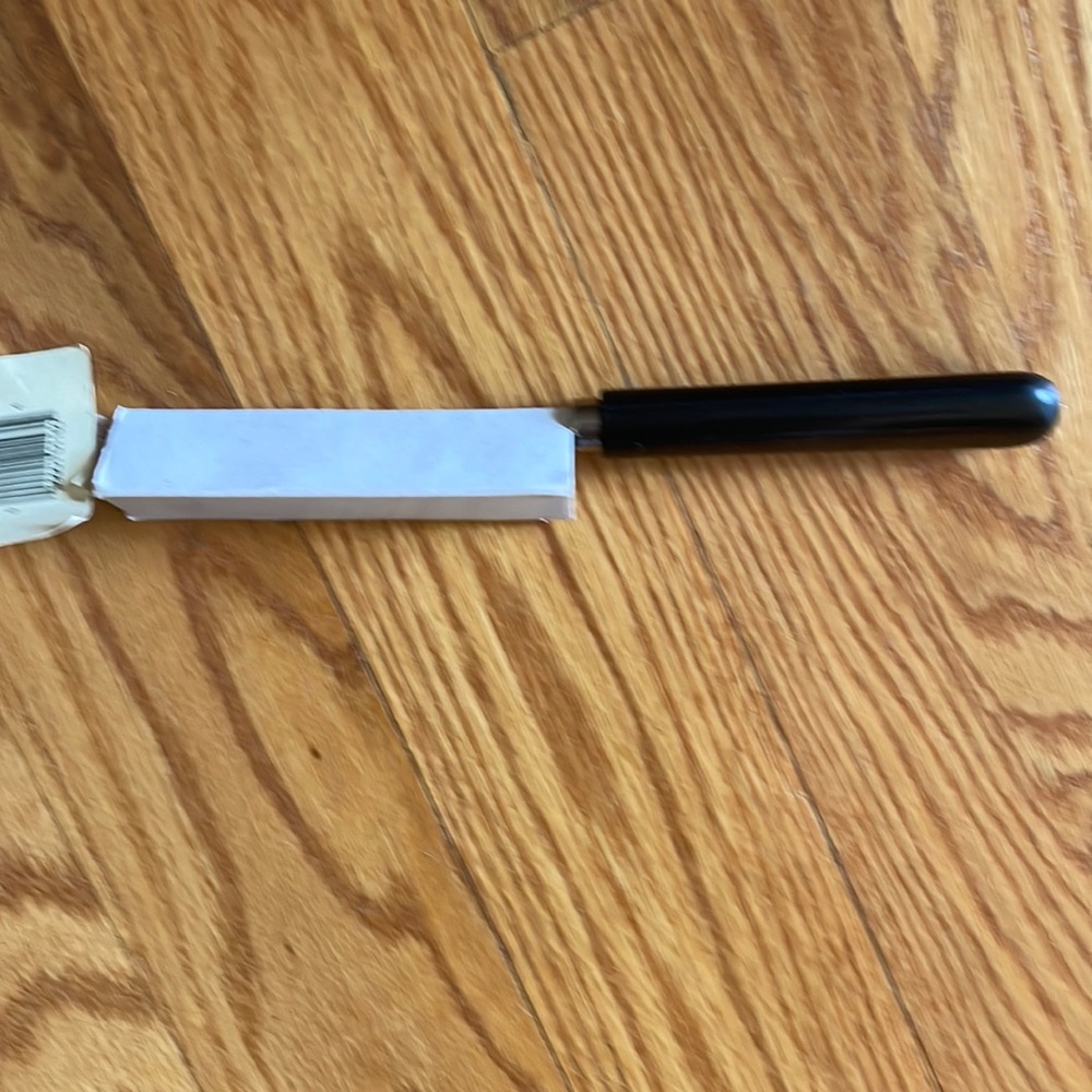 Pampered chef V shaped cutter NEW no longer available.